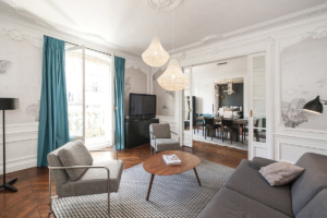 Furnished three-bedroom apartment in Paris
