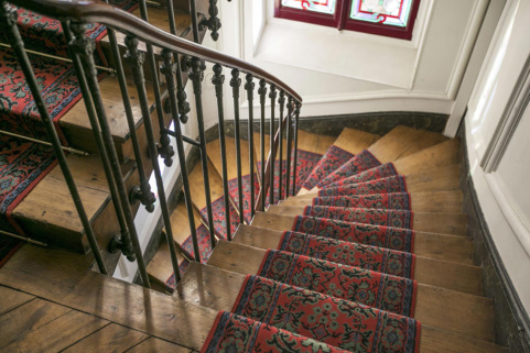 The different floors of a Haussmannian building in Paris