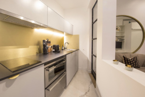 Fully equipped kitchen in a furnished studio apartment - Paris rental