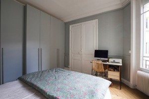 Bureau dans chambre à coucher appartement meublé Paris