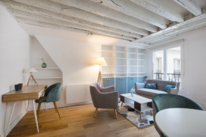 Studio meublé Paris coin bureau