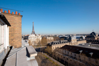Appartement avec vue sur les toits parisiens