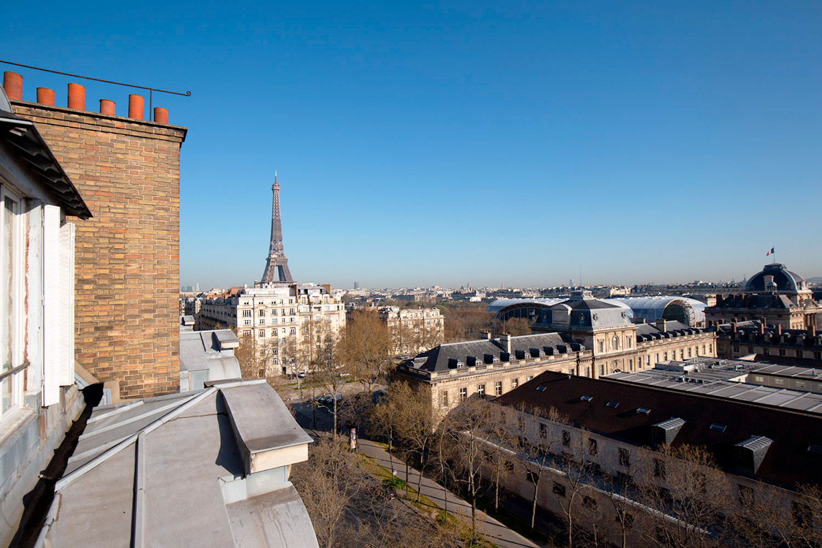 Why you should rent a top-floor apartment