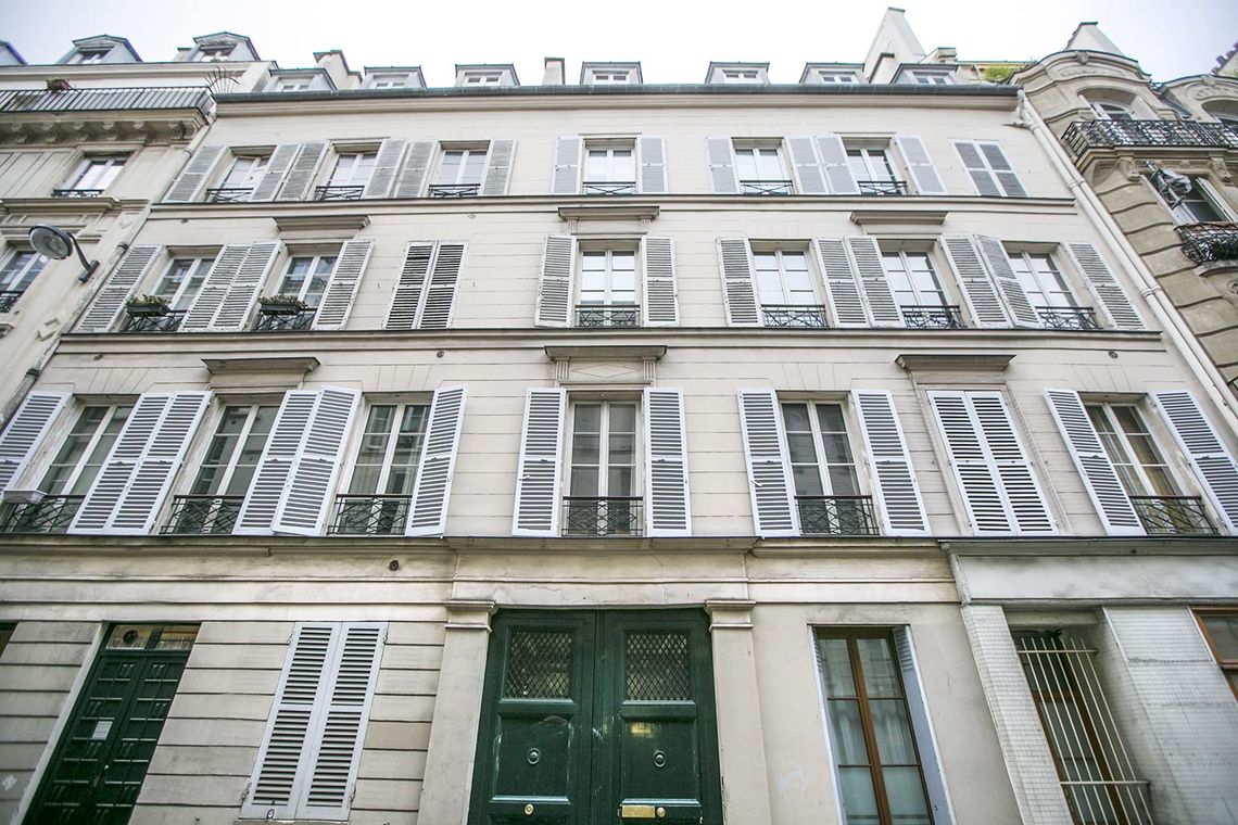 Studio for rent Rue Rodier, Paris Ref 14258