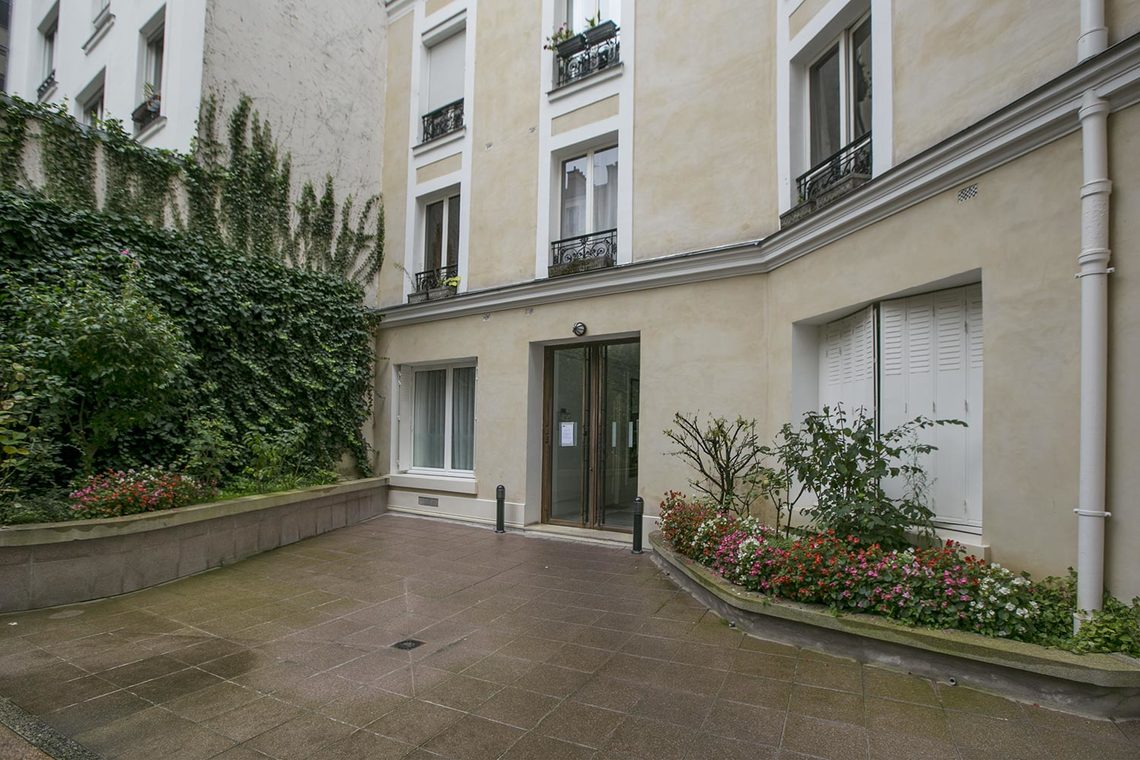 Furnished Studio for rent Rue du Commandant Rivière, Paris Ref 15462