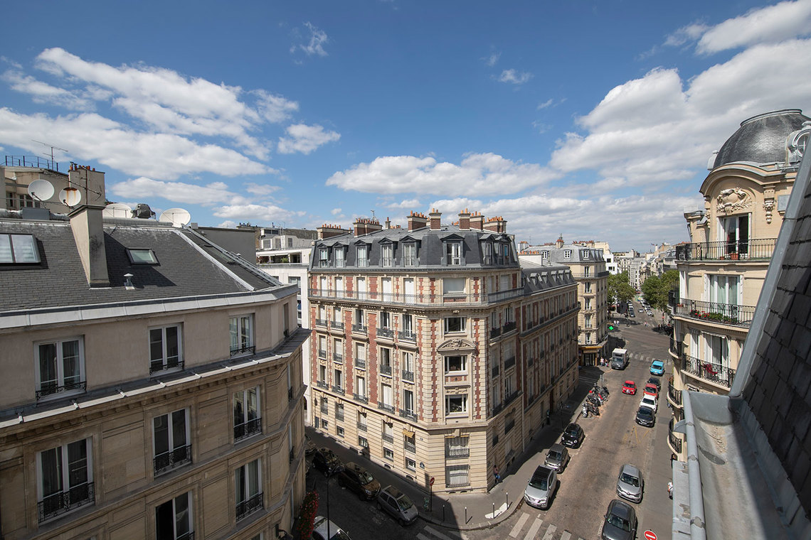 Apartment for rent Rue de Bassano, Paris Ref 16661