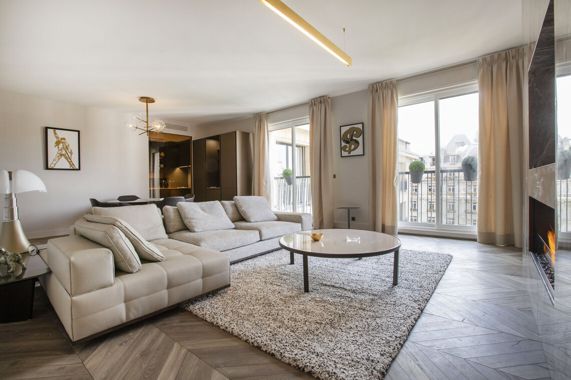 Paris VIIIe - Avenue Montaigne : a Luxury Residence/Apartment for