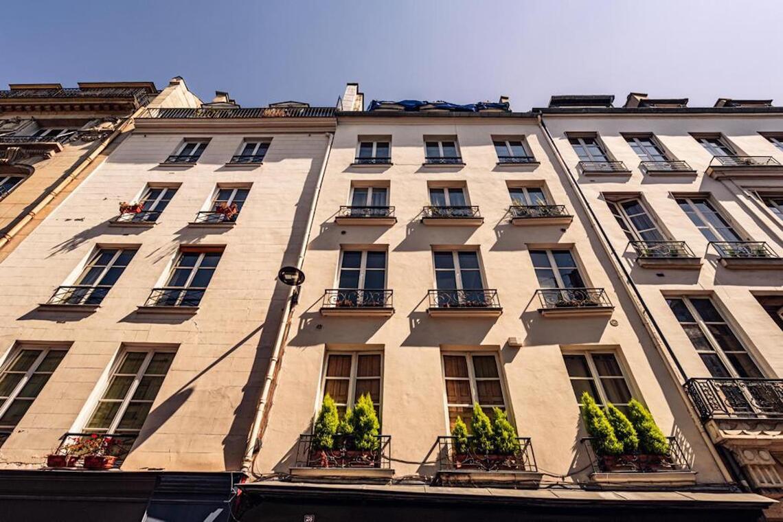 Location appartement meublé de 63 m2 rue de Grenelle à Paris