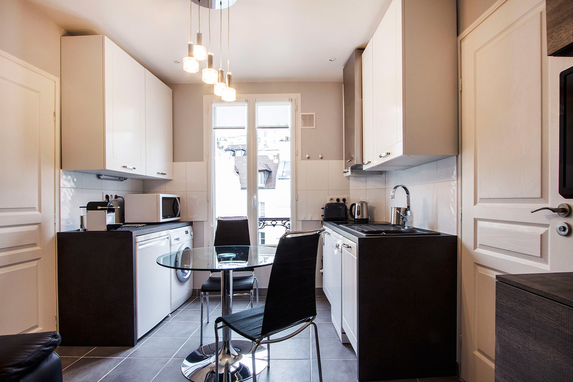 Furnished Apartment for rent rue des Trois Frères, Paris | Ref 7749