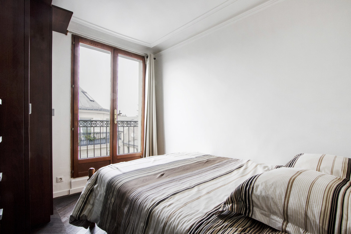 Furnished Apartment for rent Rue Pavée, Paris Ref 8725